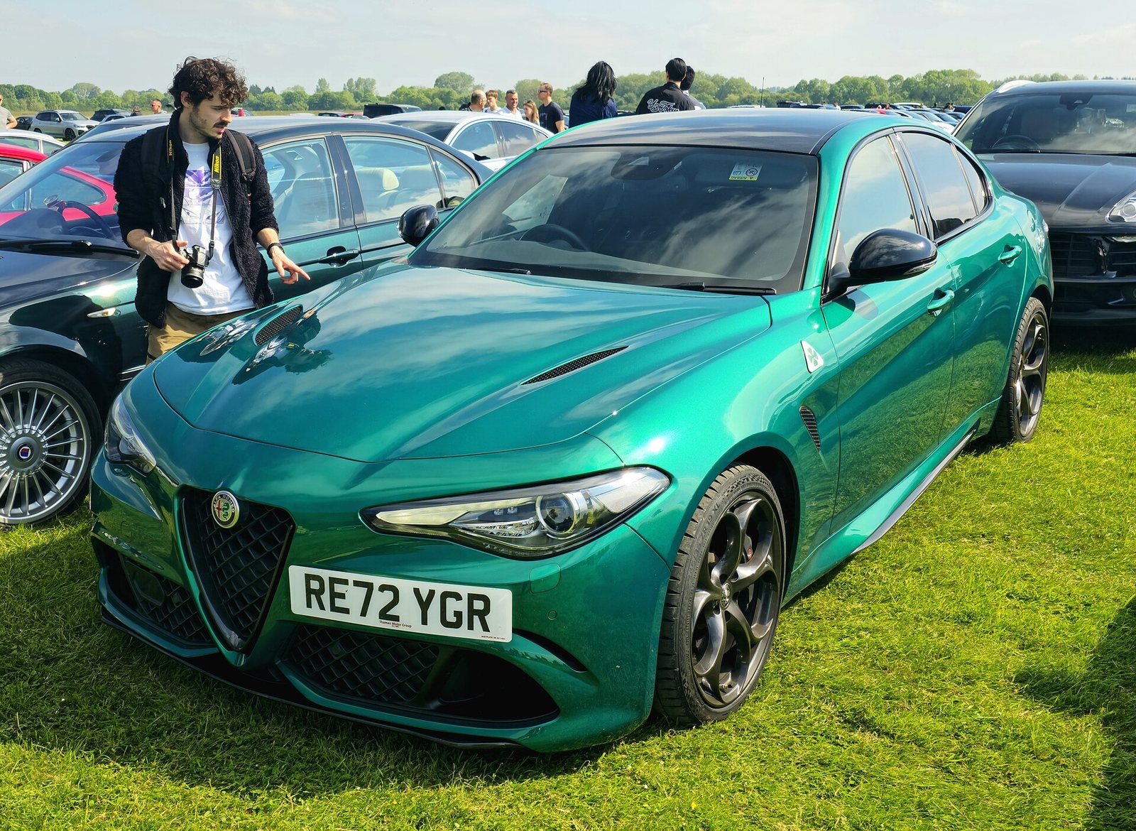 Una Alfa Romeo Giulia Quadrifoglio Verde, berlina sportiva del gruppo Stellantis