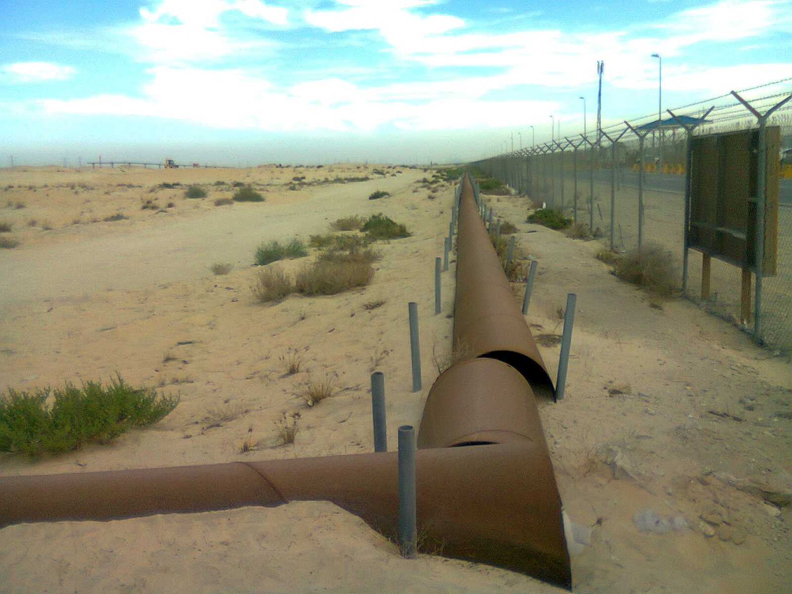 Oleodotti nel deserto di Jubail, in Arabia Saudita