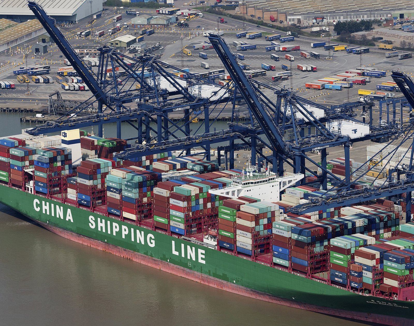 La portacontainer CSCL Indian Ocean in navigazione